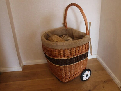 Chariot à Bois de Chauffage en Osier – Élégant, Pratique & Durable