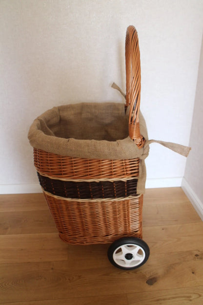 Chariot à Bois de Chauffage en Osier – Élégant, Pratique & Durable