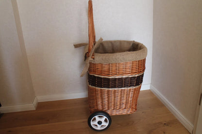 Chariot à Bois de Chauffage en Osier – Élégant, Pratique & Durable