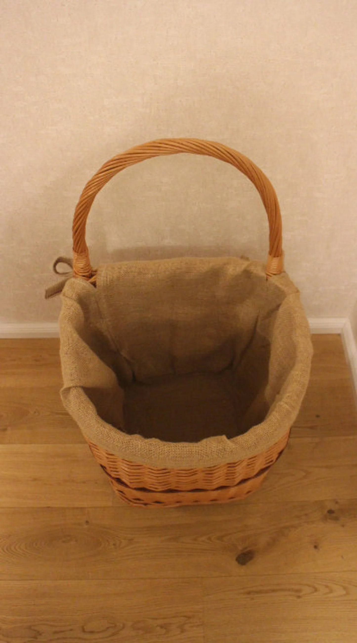 Chariot à Bois de Chauffage en Osier – Élégant, Pratique & Durable