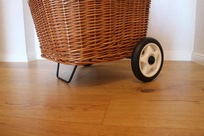 Chariot à Bois de Chauffage en Osier – Élégant, Pratique & Durable